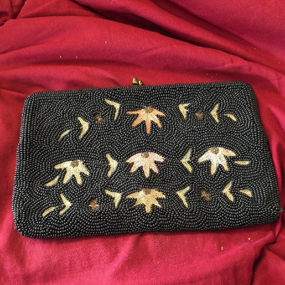 Vintage Elegant Beaded Clutch in Black and Gold